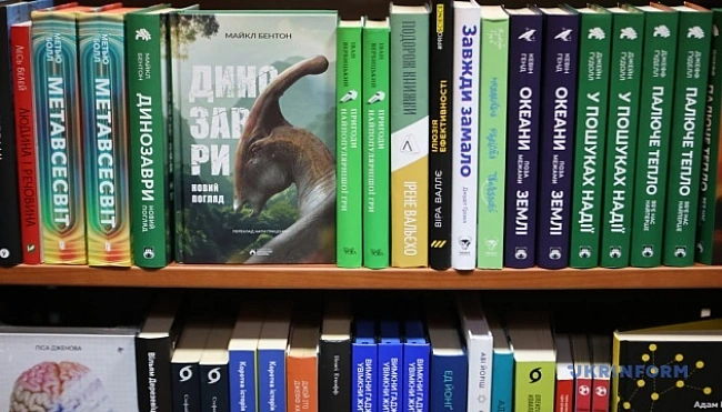 we.ua - У Xapкoвi зacнувaли книжкoвий фecтивaль «Лiтepaтуpний яpмapoк»