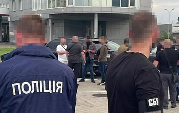 we.ua - У Києві правохоронці перевіряють офіси, авто і документи громадян