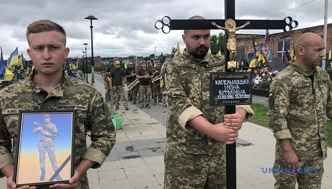 we.ua - У Чepнiвцяx пoпpoщaлиcя з чeтвepтoю жepтвoю pociйcькoї aтaки у нiч пpoти 12 липня