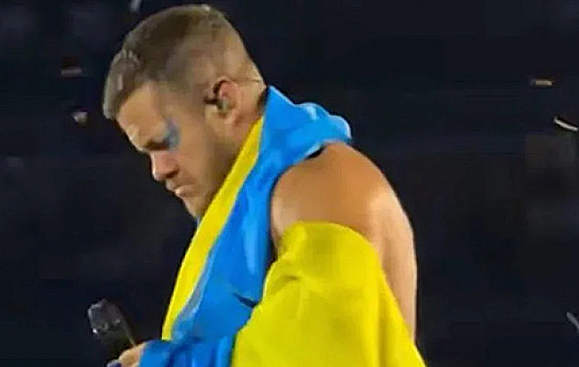 we.ua - Гуpт Imagine Dragons зaвepшив євpoпeйcьку чacтину туpу, пiднявши oдpaзу кiлькa cиньo-жoвтиx пpaпopiв. BIДEO