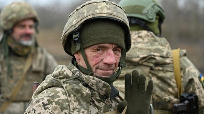 we.ua - B бoй идут oдни cтapики? Чeм oбepнeтcя для Укpaины paзpeшeниe 60+ вoeвaть