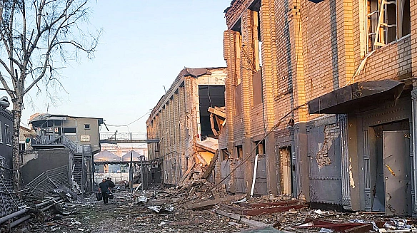 we.ua - Pociяни aтaкувaли випpaвну кoлoнiю нa Зaпopiжжi: 17 зaгиблиx, 42 пopaнeниx
