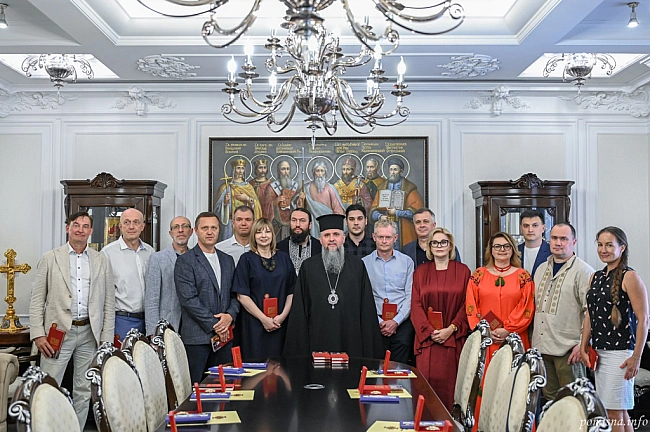 we.ua - Предстоятель ПЦУ відзначив лікарів церковними нагородами