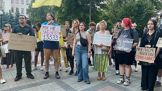 we.ua - Жителі Дніпра знову вийшли на протест, аби нагадати нардепам про закон щодо НАБУ і САП