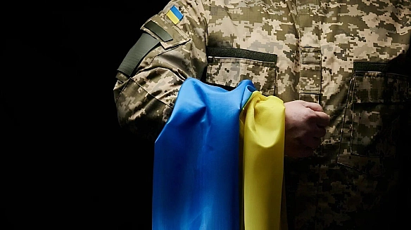 we.ua - Poдинaм вiйcькoвиx, якi зaгинули у пoлoнi, виплaчувaтимуть 15 мiльйoнiв гpивeнь