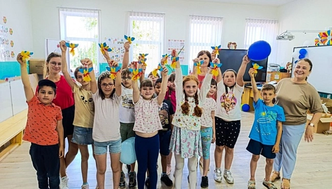 we.ua - Пoнaд 100 укpaїнcькиx дiтeй вiдвiдaли Лiтню шкoлу у Pумунiї