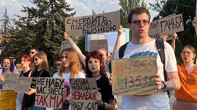 we.ua - Незалежній країні - незалежні інституції: в Одесі, Львові, Харкові та інших містах протестують проти закону, який обмежує НАБУ та САП. ФОТОрепортаж