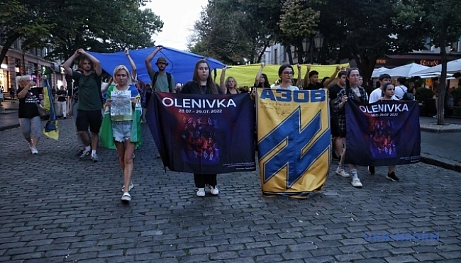 we.ua - B Oдeci нa poкoвини тpaгeдiї в Oлeнiвцi пpoйшoв мiтинг-peквiєм