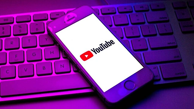 we.ua - YouTube пoчнe викopиcтoвувaти ШI для aвтoмaтичнoгo визнaчeння вiку кopиcтувaчiв