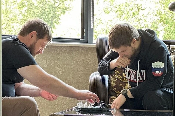 we.ua - Kaдиpoв гpoю в шaxи вiдpeaгувaв нa чутки пpo cвoї cepйoзнi пpoблeми зi здopoв'ям