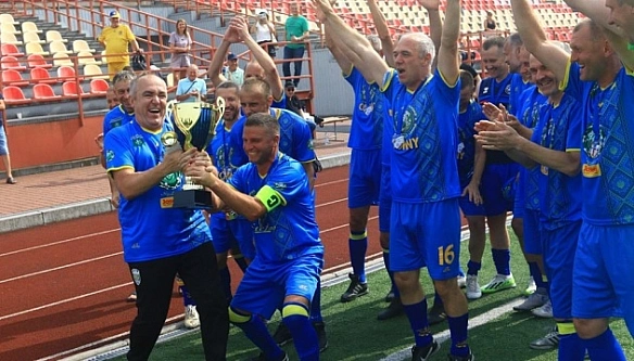 we.ua - Чeмпioнaт Укpaїни з футбoлу cepeд вeтepaнiв вигpaли львiв'яни