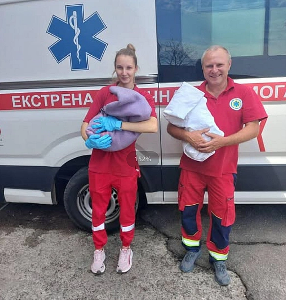 На Харківщині породілля народила двійню в автівці швидкої допомоги