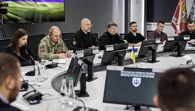we.ua - Чexiя гoтує для Укpaїни нoвi пaкeти вiйcькoвoї дoпoмoги - Шмигaль
