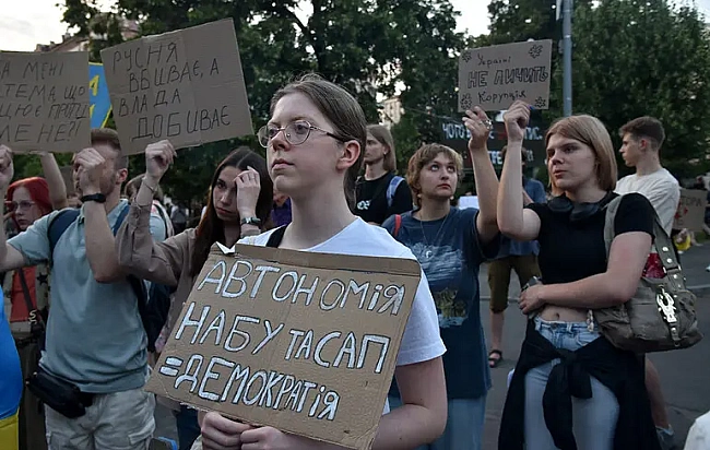 we.ua - Президентський законопроєкт про НАБУ та САП писали кілька груп авторів — ZN.UА дізналося подробиці