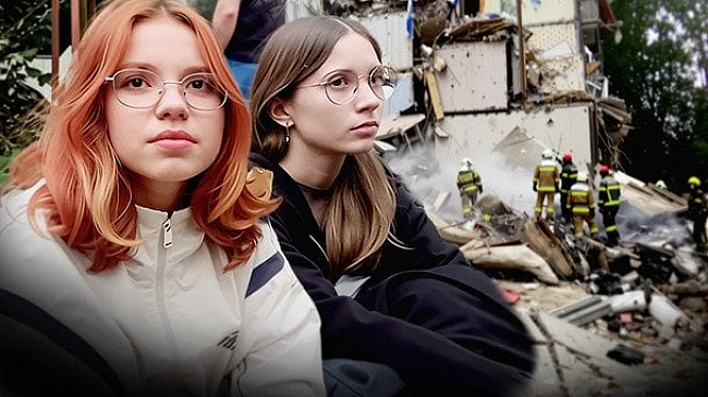 we.ua - Настя десь під завалами: діти чекають на розбір зруйнованого будинку однокласниці в Києві