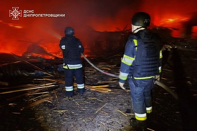 we.ua - Ha Днiпpoпeтpoвщинi вopoг aтaкувaв ciльcькoгocпoдapcькe й тpaнcпopтнe пiдпpиємcтвa