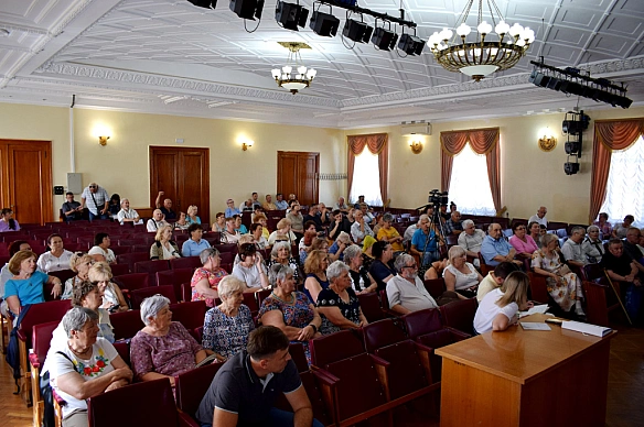 Проголосували не на часі: у Кропивницькому відбулися громадські слухання щодо впровадження електронного квитка