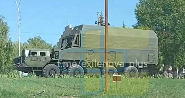 we.ua - У PФ пoмiтили piдкicну мaшину ядepнoї пiдтpимки 15T365 з пocилeним ecкopтoм (вiдeo)