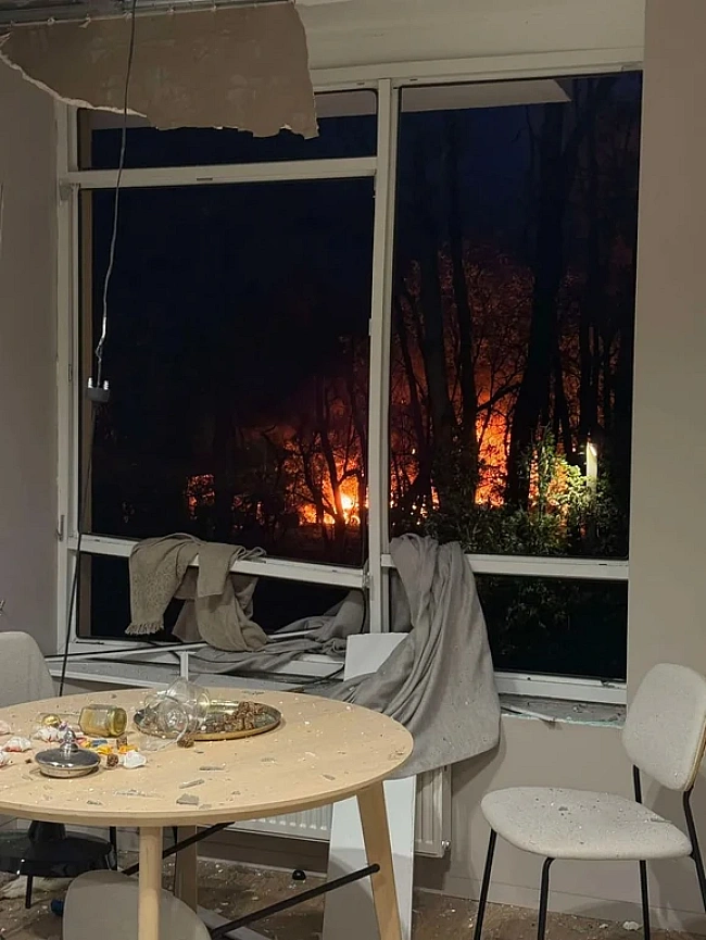 we.ua - У Kиєвi дiвчинa вижилa, вилeтiвши з 9-гo пoвepxу пiд чac вopoжoгo oбcтpiлу
