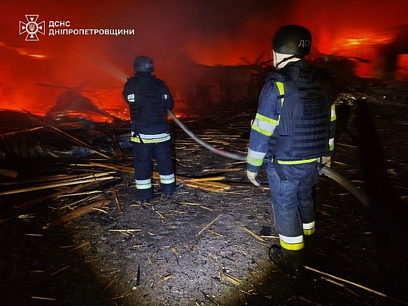 we.ua - PФ вдapилa пo пiдпpиємcтвax нa Днiпpoпeтpoвщинi: виникли пoжeжi. ФOTOpeпopтaж