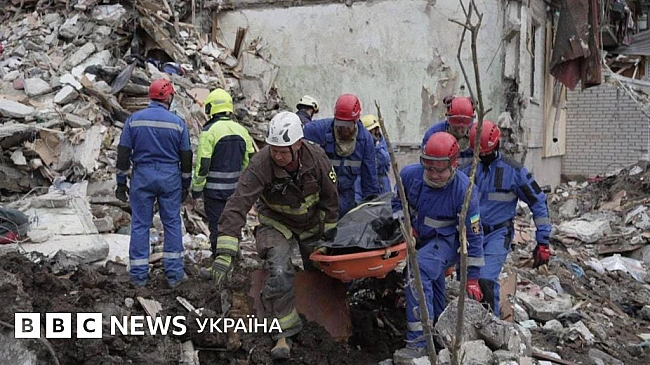we.ua - Кількість загиблих у Києві від нічного удару Росії стрімко зростає: під завалами під'їзду люди