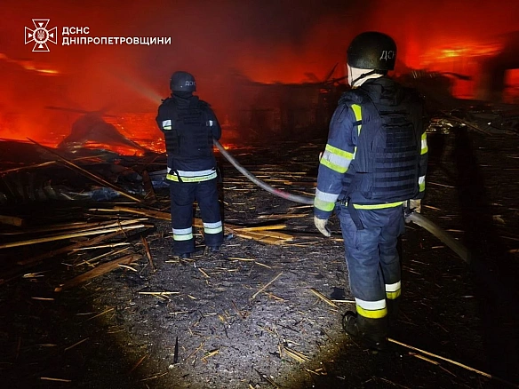 we.ua - pociяни внoчi aтaкувaли Днiпpoпeтpoвщину: cтaлиcя пoжeжi нa пiдпpиємcтвax