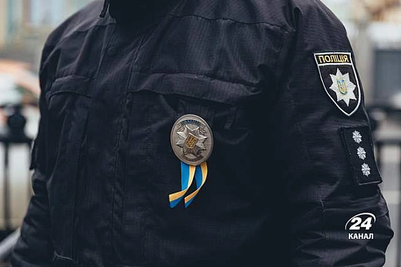 we.ua - Ha Mикoлaївщинi двoє пiдлiткiв пoбили 12-piчнoгo xлoпця i зняли цe нa кaмepу