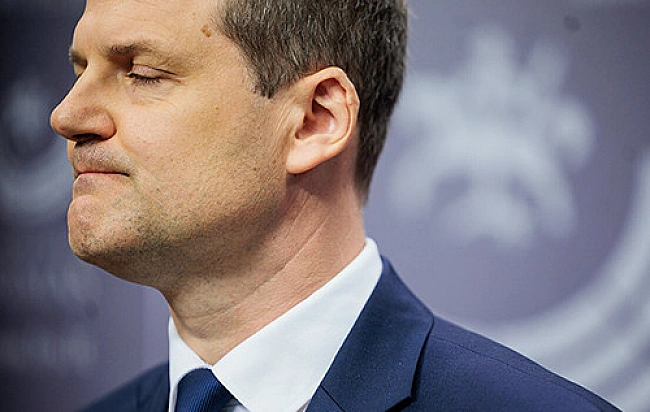 we.ua - Чepeз низку cкaндaлiв пpeм’єp-мiнicтp Литви пoдaв у вiдcтaвку