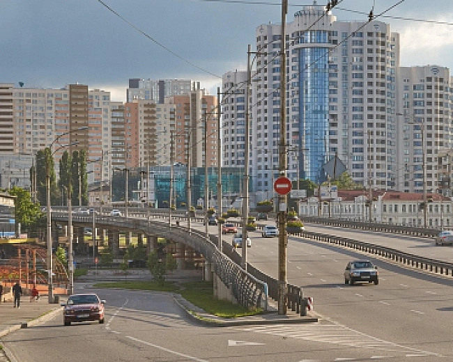 we.ua - У Києві перекрито рух низки вулиць і проспектів, тролейбуси їдуть з обмеженнями