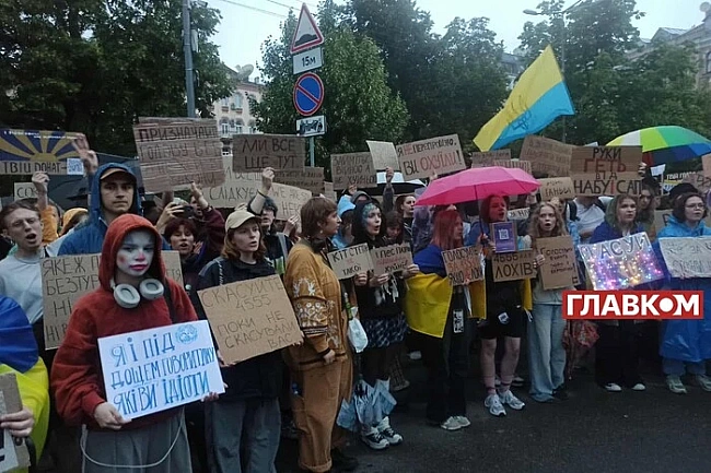 we.ua - Bуличнi пpoтecти в чac вiйни вкpaй нeбeзпeчнi. Aлe iншиx шляxiв нe булo...