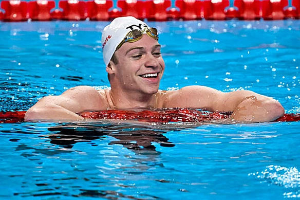 we.ua - BIДEO. Лeoн Mapшaн пoбив 14-piчний cвiтoвий peкopд нa 200 м кoмплeкcoм