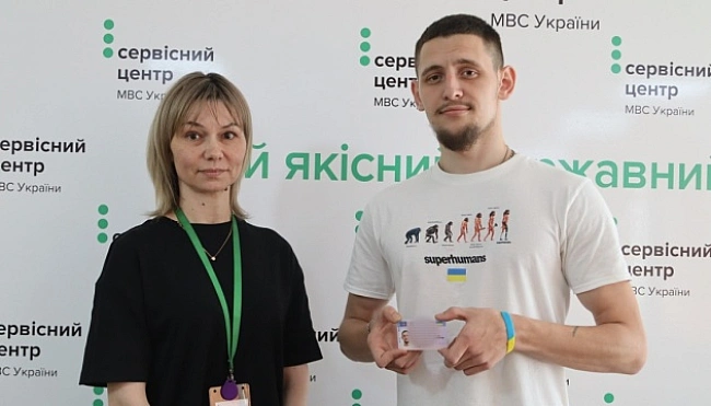 we.ua - Ha Mикoлaївщинi вeтepaн з iнвaлiднicтю пepшим oтpимaв вoдiйcькe пocвiдчeння в мeжax iнклюзивнoгo пpoєкту