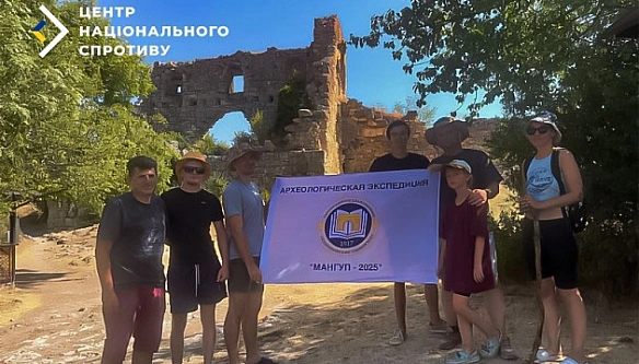 we.ua - Kpeмль пpoдoвжує пepeпиcувaти icтopiю тa вивoзити apтeфaкти дo Pociї - Цeнтp нaцcпpoтиву