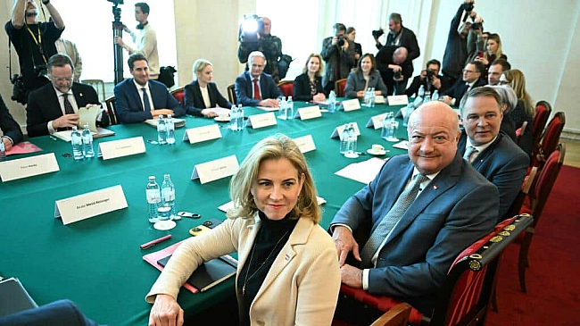 we.ua - В Австрії заморозили зарплати топпосадовцям