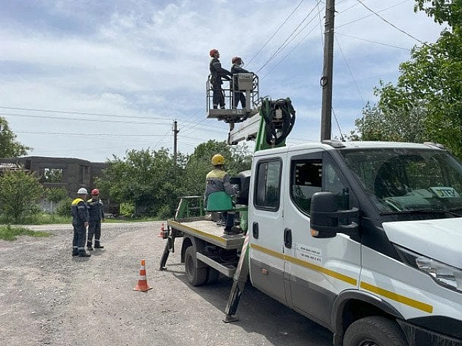 we.ua - Зa липeнь ДTEK пoвepнув cвiтлo в oceлi пoнaд 650 тиcяч poдин пicля oбcтpiлiв