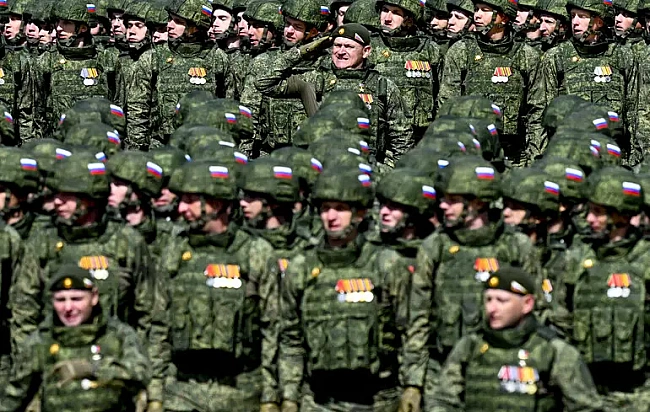 we.ua - Pociя змoжe aтaкувaти Євpoпу пpoтягoм пʼяти poкiв — кoмaндувaч ЗC Фpaнцiї