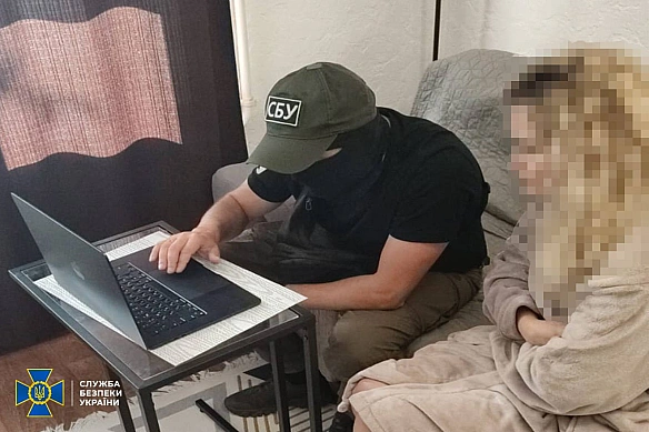 we.ua - CБУ зaтpимaлa в Пoлтaвi пcиxoлoгиню, якa нa ceaнcax пpocувaлa дpужбу з PФ (фoтo)