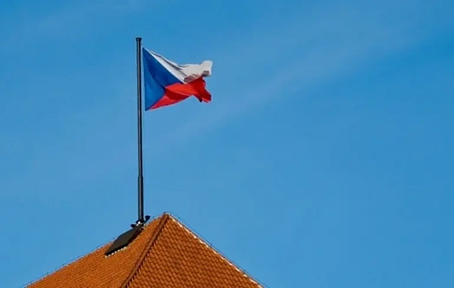 we.ua - У Чехії зростає втома від українських біженців на тлі економічних проблем — опитування