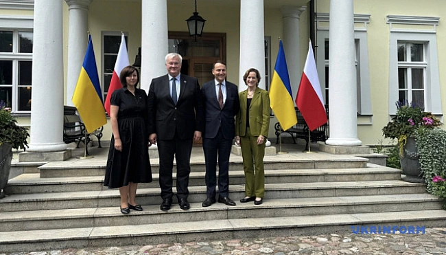 we.ua - Сибіга приїхав на зустріч у резиденцію Сікорського - говоритимуть про співпрацю країн