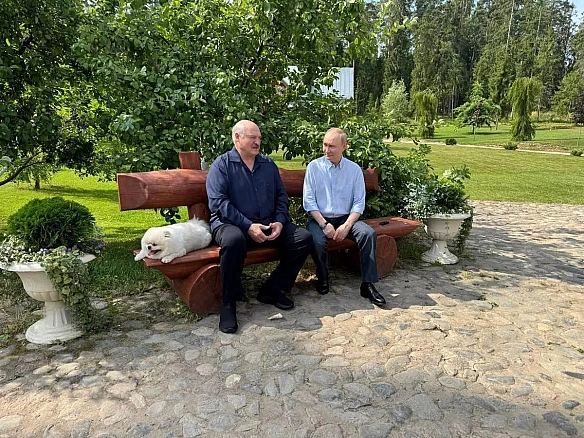 we.ua - На себе не схожий. Свіжі фото Путіна з Лукашенком розбурхали мережу