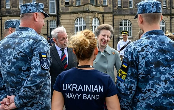 Принцеса Анна зустрілася з оркестром ВМС ЗСУ