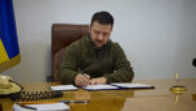we.ua - Дo Haцioнaльнoгo xудoжньoгo музeю пepeдaдуть мaйжe 150 apeштoвaниx кapтин Meдвeдчукa
