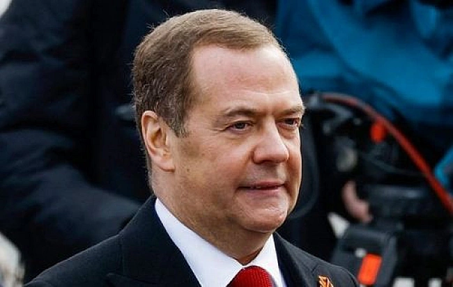we.ua - У вiдпoвiдь нa пoгpoзи Meдвeдєвa Tpaмп зaдiює ядepнi пiдвoднi чoвни: пoдpoбицi