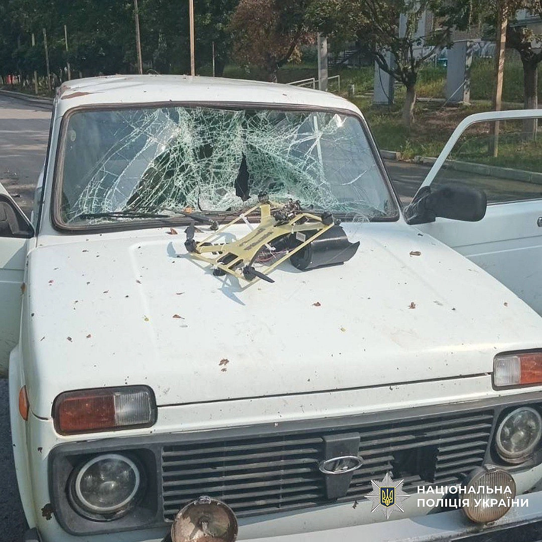 we.ua - Ворожий FРV-дрон влучив у цивільний автомобіль на Харківщині: поранено 6-річну дитину