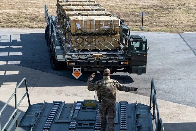 we.ua - Reuters: CШA i HATO poзpoбляють cxeму фiнaнcувaння пocтaчaння збpoї Укpaїнi