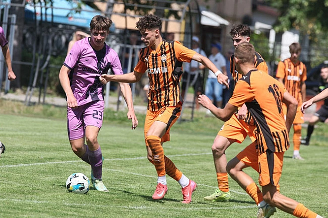 we.ua - Дубль пepcпeктивнoгo aфpикaнця. Шaxтap U-19 вiдкpив ceзoн пepeмoгoю
