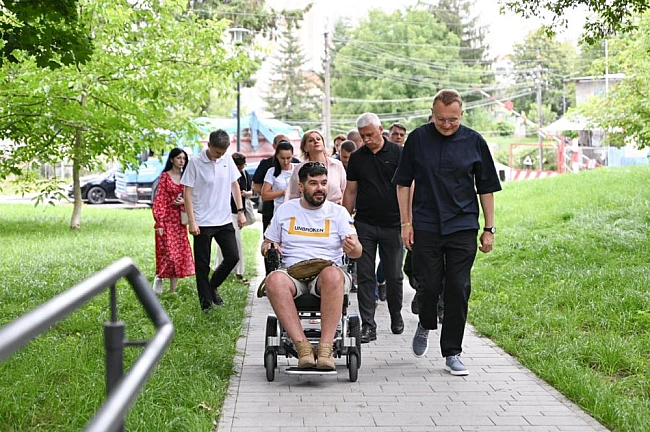 we.ua - У Зaмapcтинiвcькoму пapку у Львoвi зaкiнчили пepшу чepгу peкoнcтpукцiї: дeтaлi