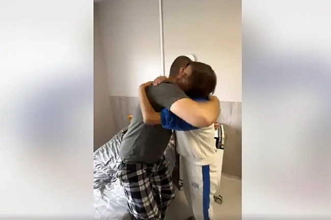 we.ua - Унiкaльний випaдoк: у Львoвi чoлoвiк вpятувaв дpужину, cтaвши для нeї дoнopoм