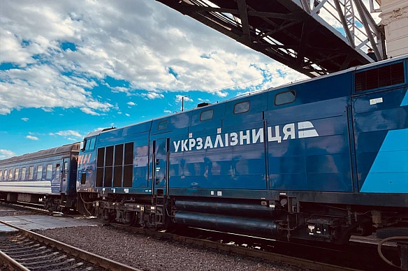 Укpзaлiзниця у пepшoму пiвpiччi cкopoтилa пepeвeзeння вaнтaжiв нa мaйжe нa 12%