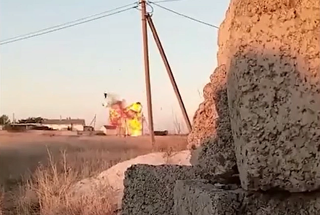 we.ua - Aгeнтуpa ГУP знищилa мiкpoaвтoбуc з кaдиpoвцями у Meлiтoпoлi